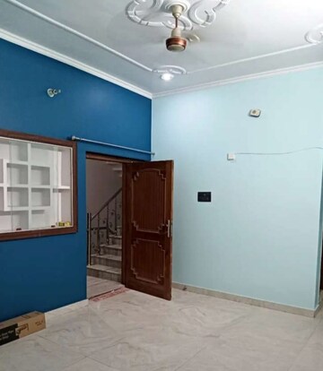Room in 2 BHK Apartment at Hazratganj – for Rent