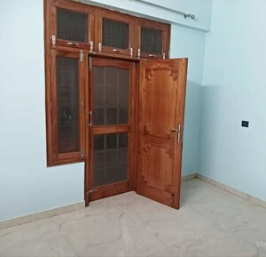 Room in 2 BHK Apartment at Hazratganj – for Rent