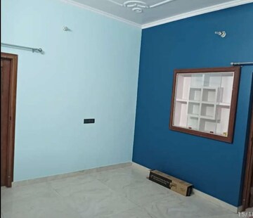 Room in 2 BHK Apartment at Hazratganj – for Rent