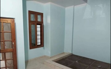 Room in 2 BHK Apartment at Hazratganj – for Rent