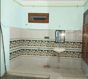Bathroom in 2 BHK Apartment at Hazratganj – for Rent