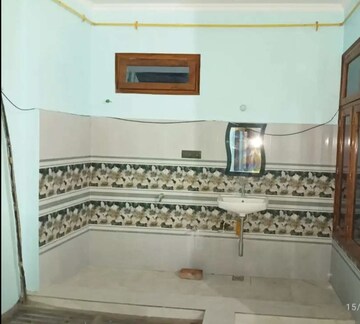 Bathroom in 2 BHK Apartment at Hazratganj – for Rent