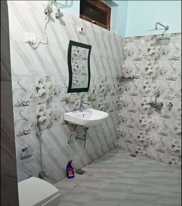 Attached Bathroom in 2 BHK Apartment at Hazratganj – for Rent