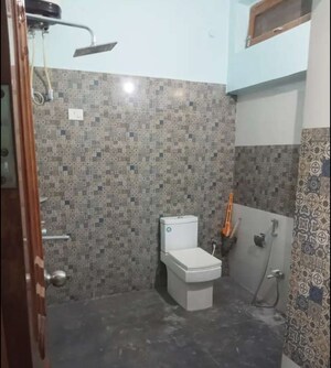 Bathroom in 2 BHK Apartment at Hazratganj – for Rent