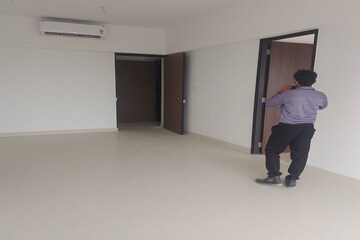 Room in 3 BHK Apartment at Runwal Forests, Kanjurmarg West – for Rent