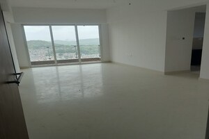 Room in 3 BHK Apartment at Runwal Forests, Kanjurmarg West – for Rent