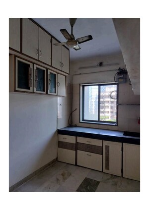 Room in 1.5 BHK Apartment at New Highway Park E-3 CHS, Kandivali East – for Rent