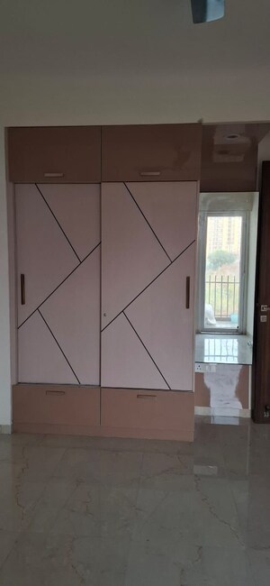 Furnished Amenities in 3.5 BHK Builder Floor at Smart World Gems, Sector 89 – for Rent