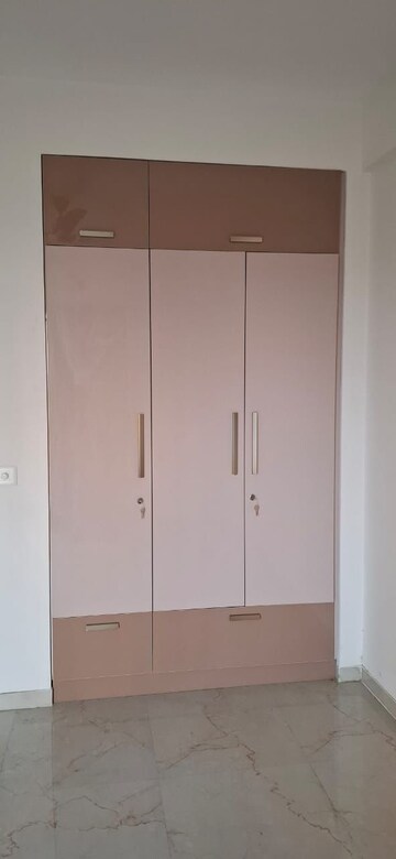 Furnished Amenities in 3.5 BHK Builder Floor at Smart World Gems, Sector 89 – for Rent