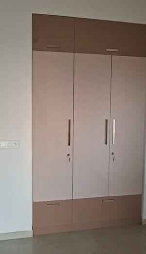 Furnished Amenities in 3.5 BHK Builder Floor at Smart World Gems, Sector 89 – for Rent