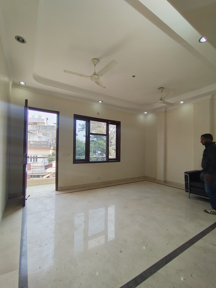 Room, south extension ii 3 Bedroom 2340 Sq.Ft. Builder Floor In South Extension ii Delhi 9564963