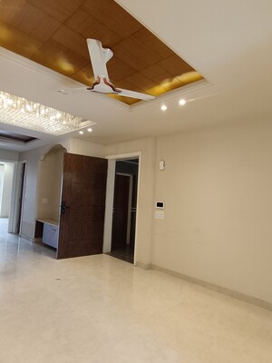 Building Lobby in 4 BHK Builder Floor at Aradhya Homes, Sector 67a – for Rent