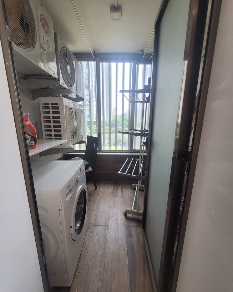 Balcony, oberoi-realty-woods 2.5 Bedroom 1400 Sq.Ft. Apartment In Goregaon East Mumbai 9565008