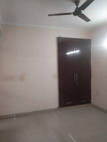 Room in 2 BHK Apartment at Supertech Ecovillage II, Sector 16b Greater Noida – for Rent