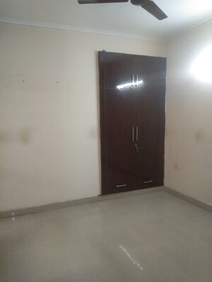 Room in 2 BHK Apartment at Supertech Ecovillage II, Sector 16b Greater Noida – for Rent