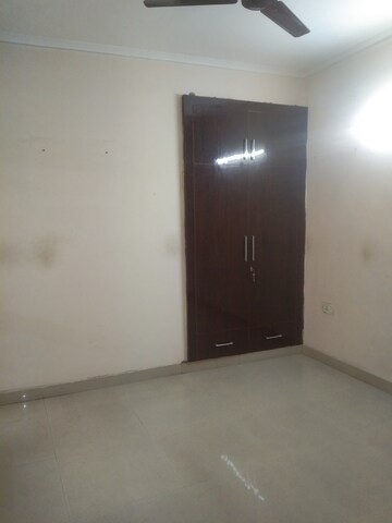 Room in 2 BHK Apartment at Supertech Ecovillage II, Sector 16b Greater Noida – for Rent