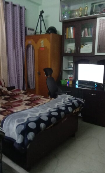 Bedroom in 3 BHK Builder Floor at Shastri Nagar – for Sale