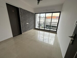 Room in 2.5 BHK Apartment at Shah Royale, Kharghar – for Rent