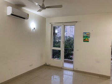 Room in 3.5 BHK Apartment at Emaar Emerald Estate, Sector 65 – for Rent