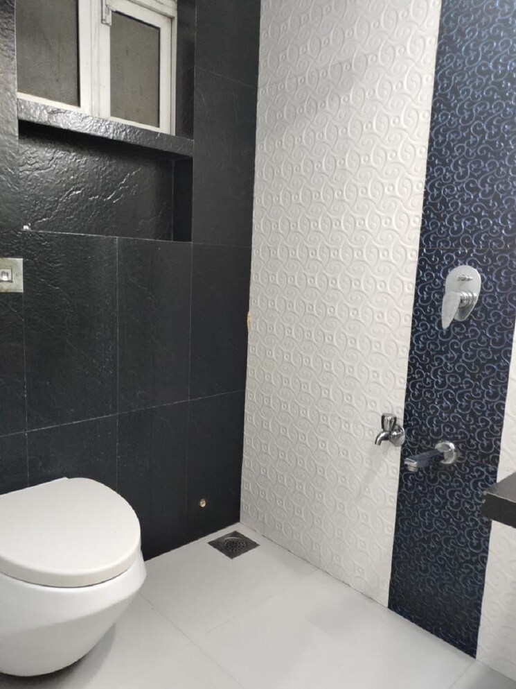 Bathroom, bandra west 1 Bedroom 500 Sq.Ft. Apartment In Bandra West Mumbai 9565109