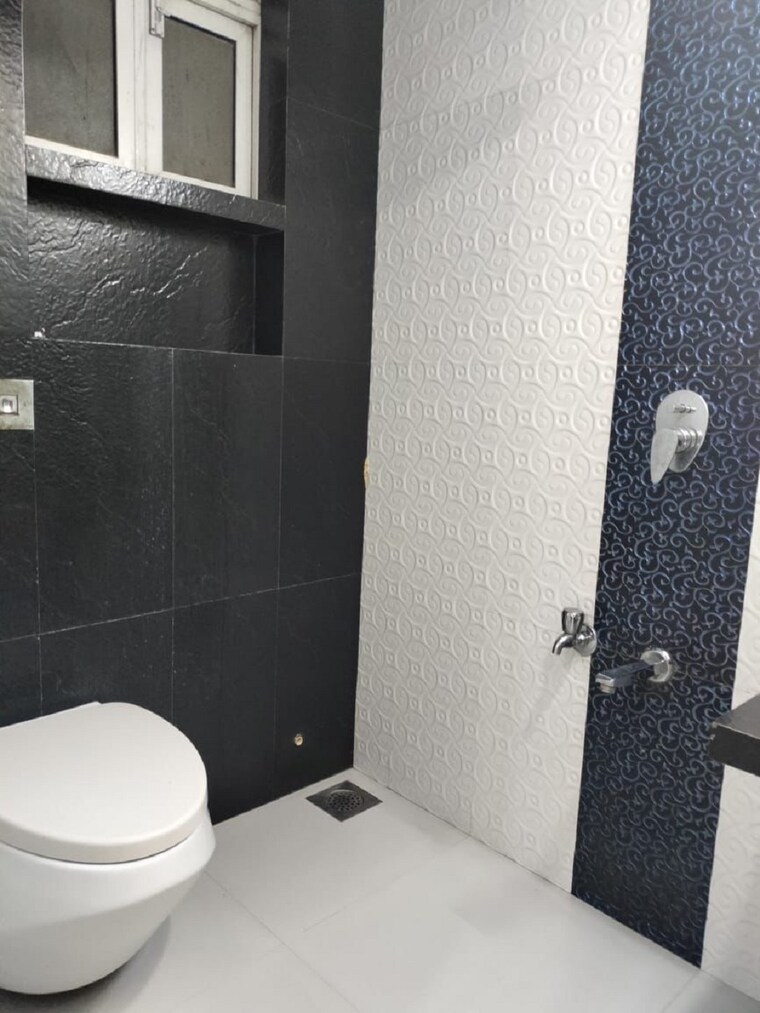 Bathroom, bandra west 1 Bedroom 500 Sq.Ft. Apartment In Bandra West Mumbai 9565109