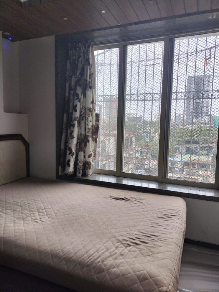 Room, bandra west 1 Bedroom 500 Sq.Ft. Apartment In Bandra West Mumbai 9565109