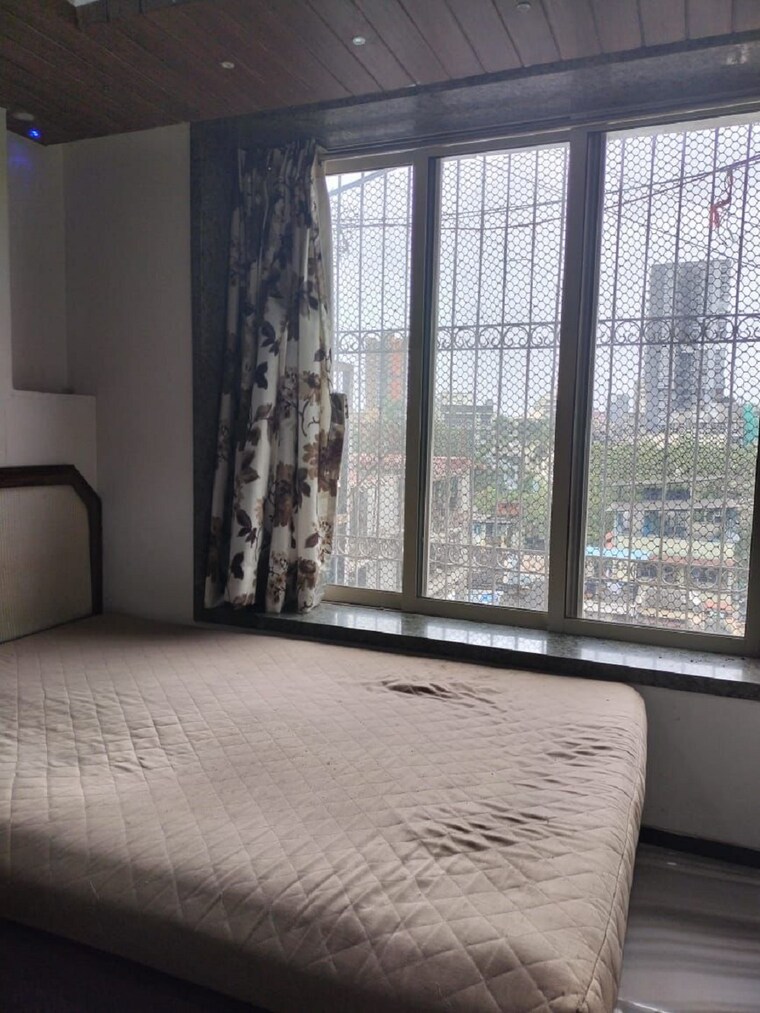 Room, bandra west 1 Bedroom 500 Sq.Ft. Apartment In Bandra West Mumbai 9565109