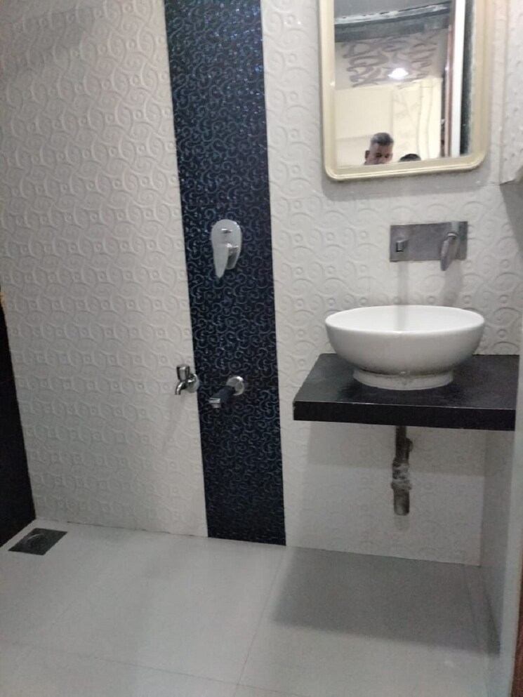 Bathroom, bandra west 1 Bedroom 500 Sq.Ft. Apartment In Bandra West Mumbai 9565109