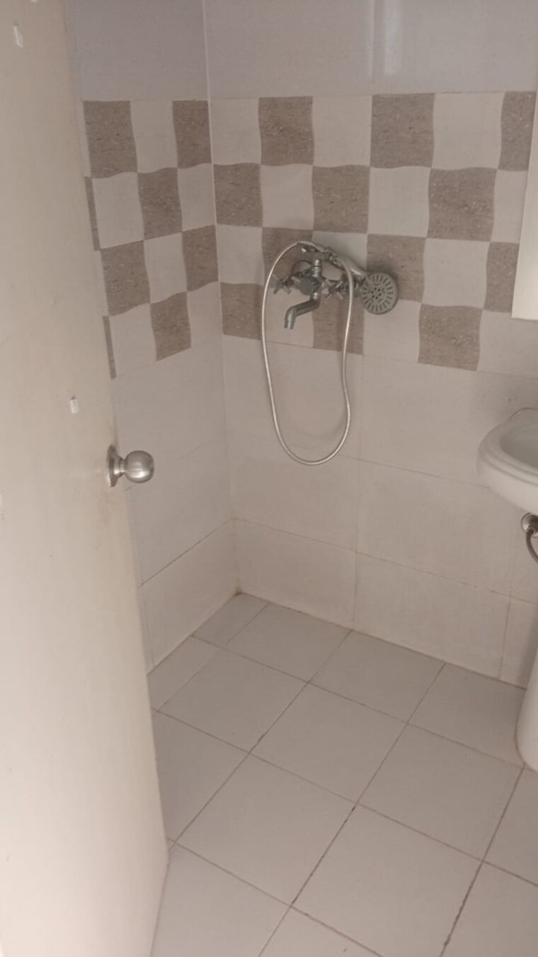 Bathroom, gaur-atulyam 2 Bedroom 955 Sq.Ft. Apartment In Omicron I Greater Noida Greater Noida 9565150
