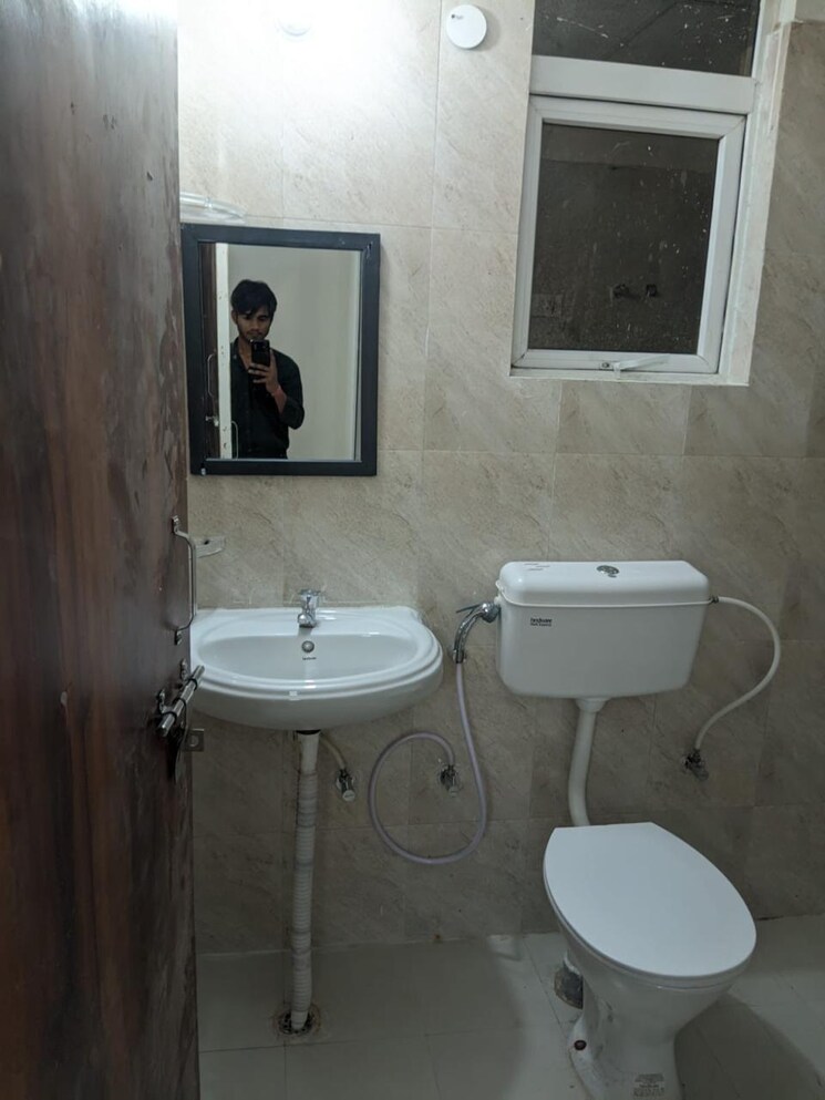 Bathroom, signature-the-millennia-2 2 Bedroom 625 Sq.Ft. Apartment In Sector 37d Gurgaon 9565138