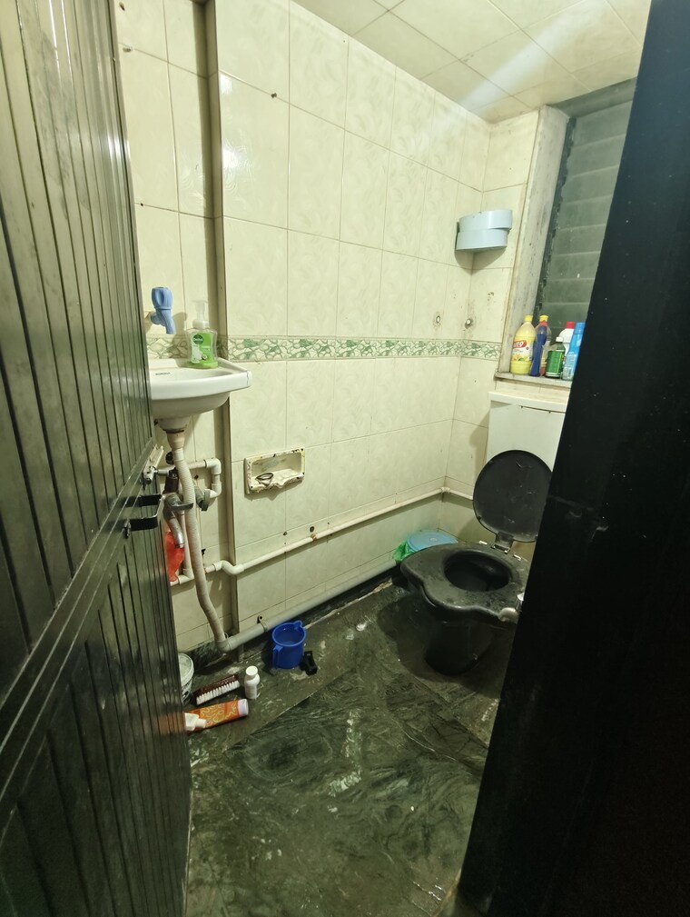 Bathroom, unity-apartment-malad 1 Bedroom 325 Sq.Ft. Apartment In Malad West Mumbai 9565205