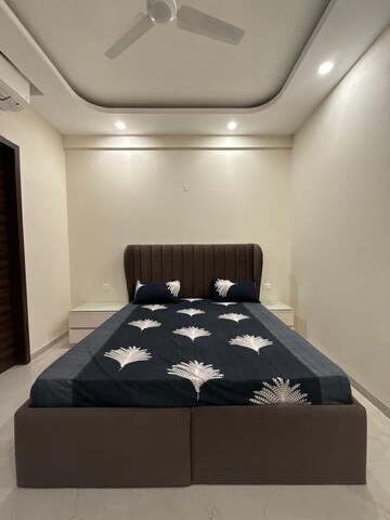 Team Area in 3 BHK Apartment at Smart World Orchard, Sector 61 – for Rent