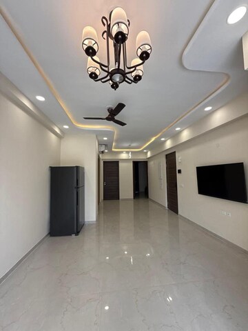 Room in 3 BHK Apartment at Smart World Orchard, Sector 61 – for Rent