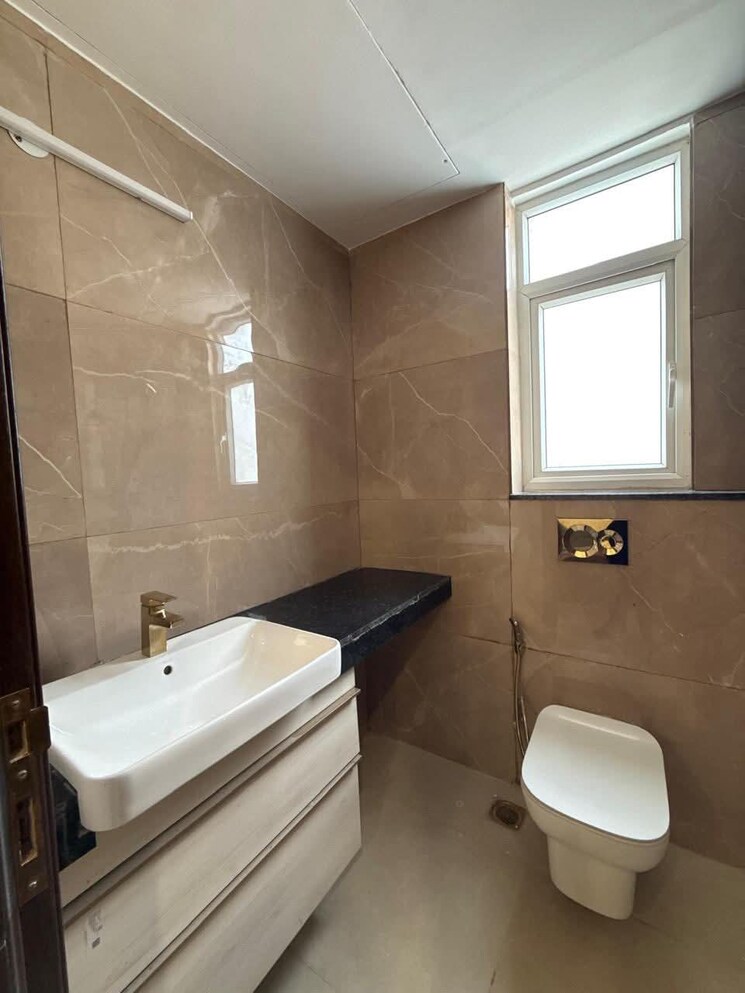 Bathroom, smart-world-orchard 3 Bedroom 1680 Sq.Ft. Apartment In Sector 61 Gurgaon 9565220