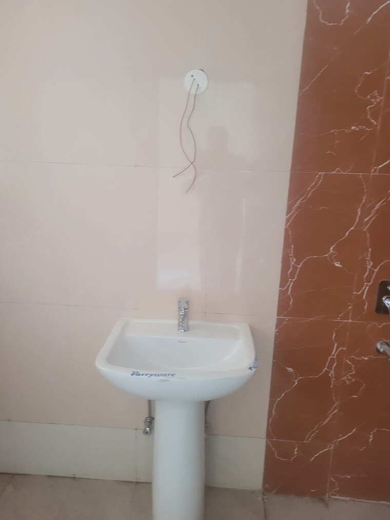 Bathroom, aditya-empress-towers 3 Bedroom 2100 Sq.Ft. Apartment In Shaikpet Hyderabad 9565359