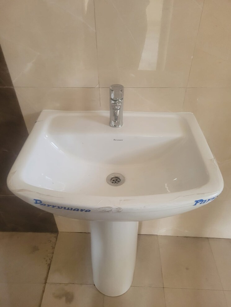 Bathroom, aditya-empress-towers 3 Bedroom 2100 Sq.Ft. Apartment In Shaikpet Hyderabad 9565359