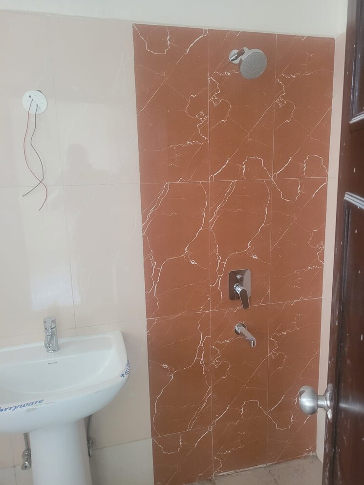 Bathroom, aditya-empress-towers 3 Bedroom 2100 Sq.Ft. Apartment In Shaikpet Hyderabad 9565359
