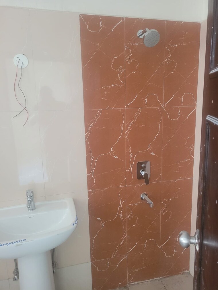 Bathroom, aditya-empress-towers 3 Bedroom 2100 Sq.Ft. Apartment In Shaikpet Hyderabad 9565359