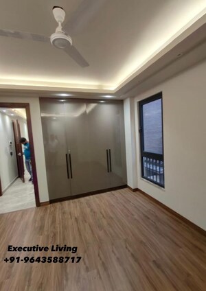 Room in 3 BHK Builder Floor at Shivalik Colony – for Rent