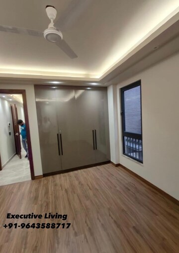 Room in 3 BHK Builder Floor at Shivalik Colony – for Rent