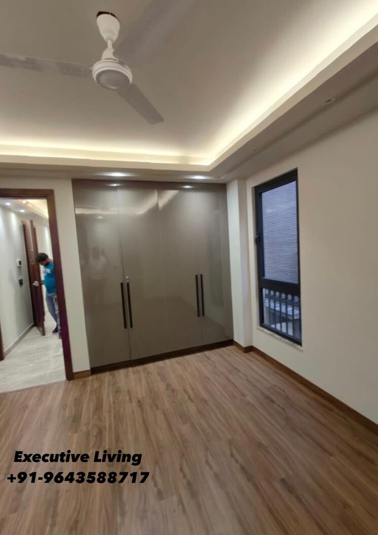 Room, shivalik colony 3 Bedroom 1800 Sq.Ft. Builder Floor In Shivalik Colony Delhi 9565280