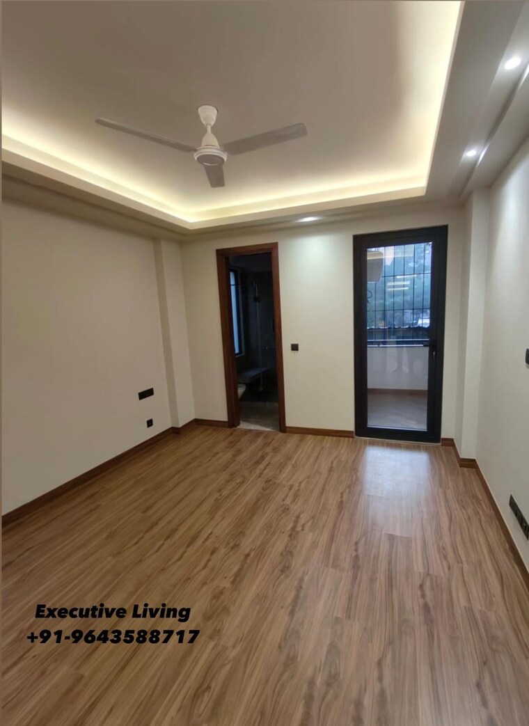 Room, shivalik colony 3 Bedroom 1800 Sq.Ft. Builder Floor In Shivalik Colony Delhi 9565280