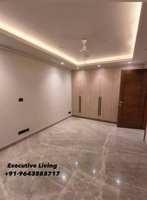 Room in 3 BHK Builder Floor at Shivalik Colony – for Rent