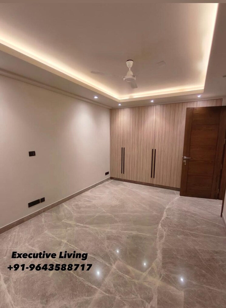 Room, shivalik colony 3 Bedroom 1800 Sq.Ft. Builder Floor In Shivalik Colony Delhi 9565280