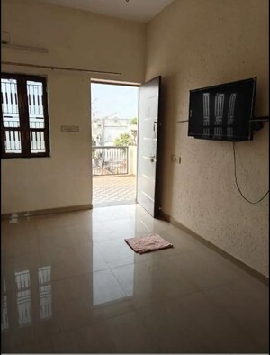 1 BHK Independent House For Rent in Girdhar Nagar