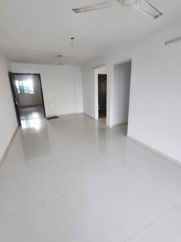 Room in 2 BHK Apartment at Jay Le Jardin, Chembur – for Rent