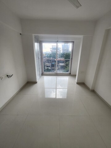 Room in 2 BHK Apartment at Jay Le Jardin, Chembur – for Rent