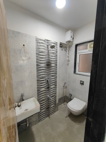 Bathroom in 1 BHK Apartment at Santacruz East – for Rent