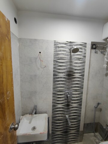 Bathroom in 1 BHK Apartment at Santacruz East – for Rent