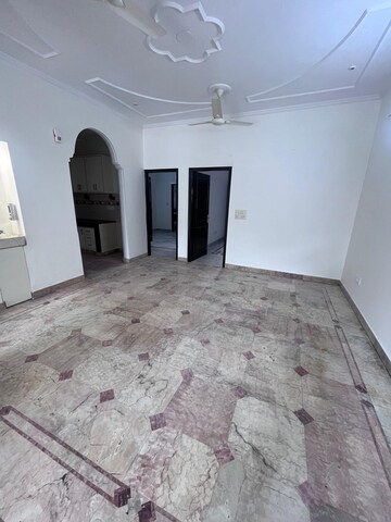 Room in 2 BHK Builder Floor at Janakpuri – for Rent